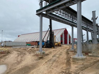 Elektrik kabloları, kablolar, büyük bir fabrika için iletişim..