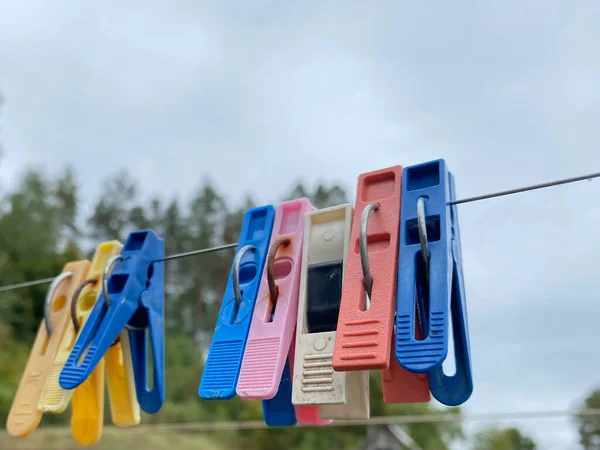 Colorful Clothespins Outdoor Rope Blur Background — Stock Photo, Image