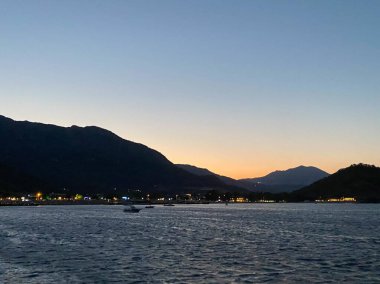 Sunset 'teki Chanthaburi Nehri Estuary (Park Nam Laem Sing) manzarası.