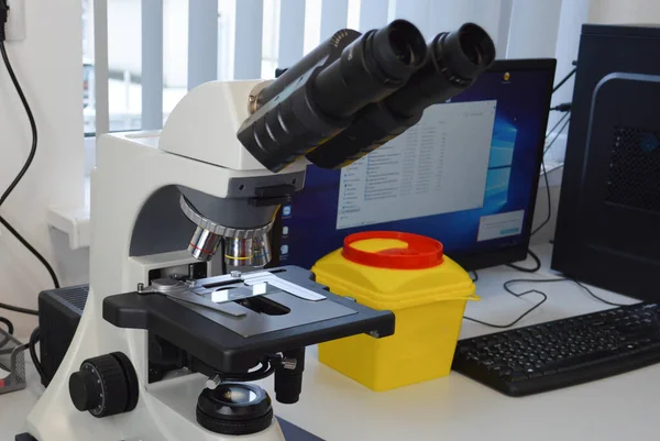 Close Shot Microscope Metal Lens Laboratory — Stock Photo, Image