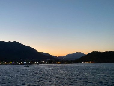 Dağ çizgisi arkaplanı silueti.