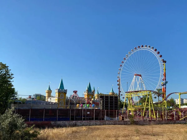 Giant Ferris Wheel Amusement Park Blue Sky Background — Stock Photo, Image