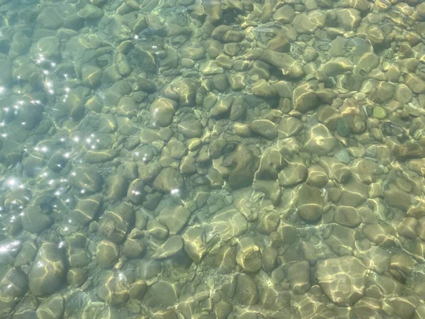 Старые Большие Камни Чистой Водой Естественный Фон Камней Дне Озера — стоковое фото