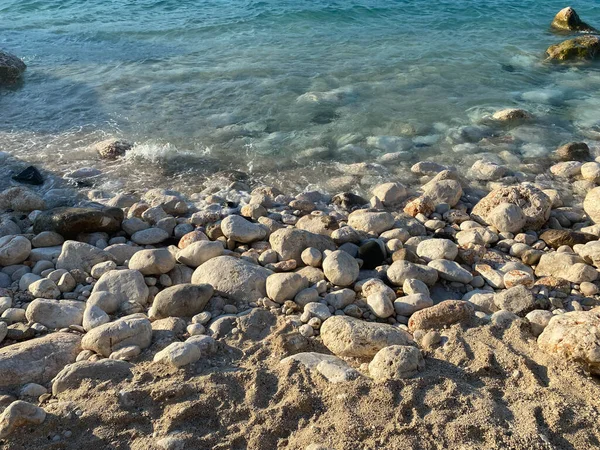 Piedras Guijarro Orilla Cerca Borrosa Luz Del Atardecer Fondo Distancia —  Fotos de Stock