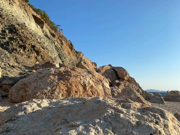 Kum Taşı Sonbaharda Günbatımında Büyük Kumlu Kaya — Stok fotoğraf