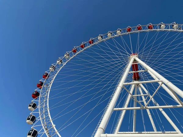 New Very Tall White Ferris Wheel Comfortable Booths People Slowly — Stock Photo, Image