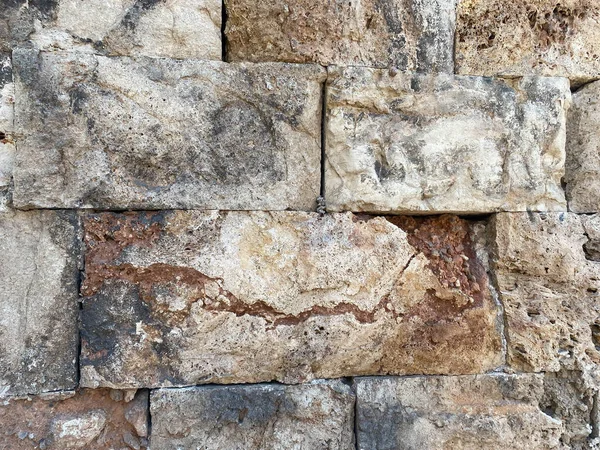 Ένας Αρχαίος Πέτρινος Τοίχος Από Πέτρες Και Λαξευμένους Λίθους — Φωτογραφία Αρχείου