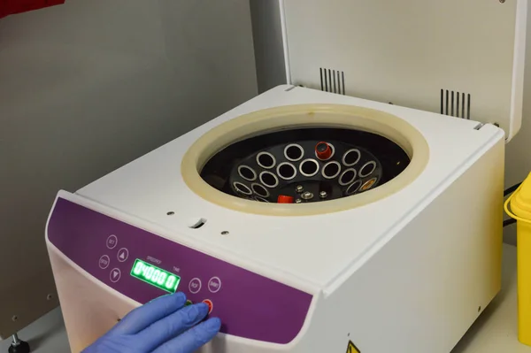 Hermosa Centrifugadora Redonda Para Tubos Ensayo Frascos Laboratorio Investigación Química —  Fotos de Stock
