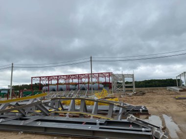 Yapım aşamasındadır. Çelik kiriş ve zemin kaplaması.