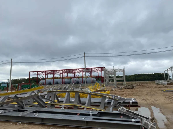 Yapım aşamasındadır. Çelik kiriş ve zemin kaplaması.