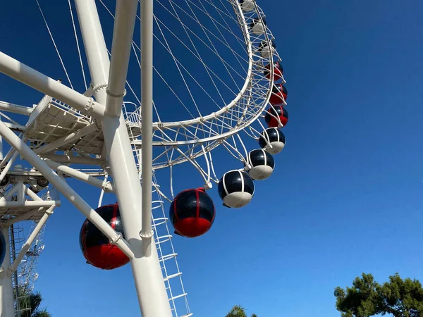 Closeup Modern Ferris Wheel Blue Sky White Clouds Ferris Wheel — Stock Photo, Image