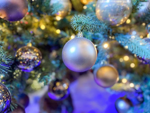 Banner Árvore Natal Com Decorações Iluminação Sol Brilho Bokeh Fundo — Fotografia de Stock