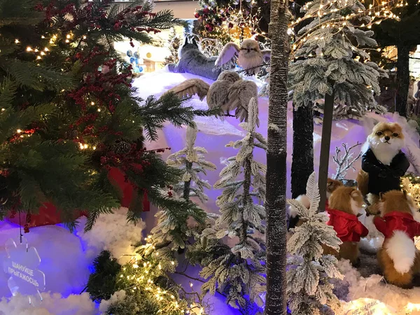 Игрушечная Лиса Сидит Волшебном Лесу Концепция Нового Года Рождества — стоковое фото