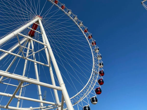 Ferris Wheel Yellow Multi Colored Booths — Fotografia de Stock