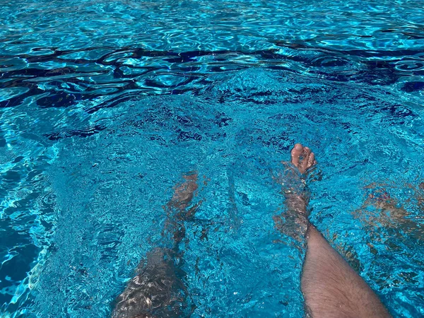 Ноги Басейні Відпочинок Влітку — стокове фото