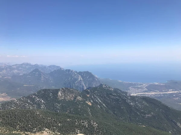 Yüksek Bir Dağdan Ormana Tropikal Bir Ülkede Tatil Köyleri Deniz — Stok fotoğraf