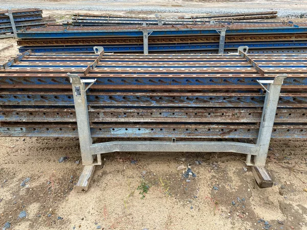 Monte Materiais Construção Com Peças Sobressalentes Metal Varas Vigas Tubos — Fotografia de Stock