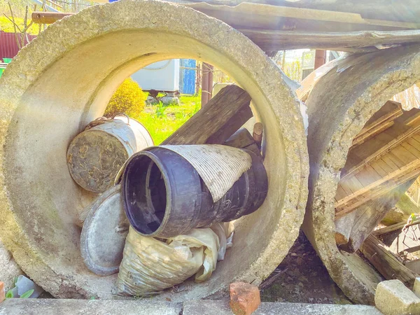 Betonringe Für Den Brunnen Riesige Voluminöse Ringe Werden Als Lager — Stockfoto