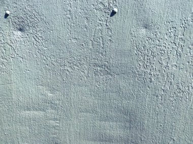 Mor dokular, bir metal parçasında 3 boyutlu boya. İnşaatçılar ve insanların hayatları için kapıların üzerine eşit şekilde boyanmış. boya ve metal arkaplan.