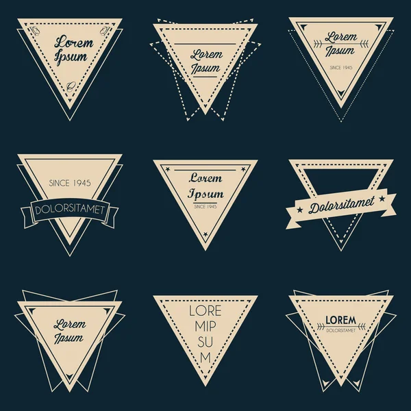 Set de etiquetas vintage triángulo — Vector de stock