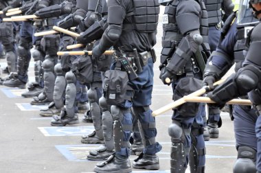 göster gücünü - isyan dişli polis huzursuzluğu doğru hareket ettirin.