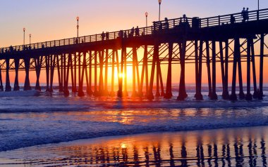 Oceanside pier gün batımında