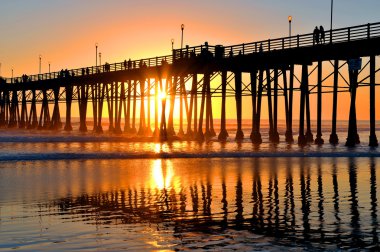 Oceanside pier gün batımında