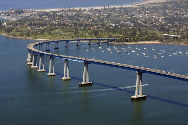 Vista panorâmica da Ponte da Baía de Coronado em San Diego — Fotografia de Stock