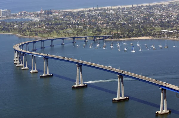 Panoramic view of San Diego 's Coronado Bay Bridge — стоковое фото