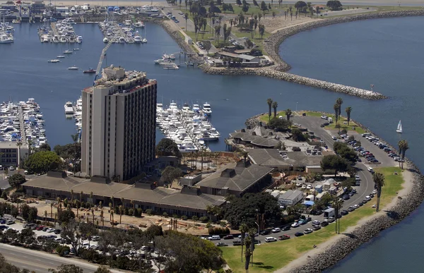 Veduta panoramica aerea della penisola di San Diego e della baia con case . — Foto Stock