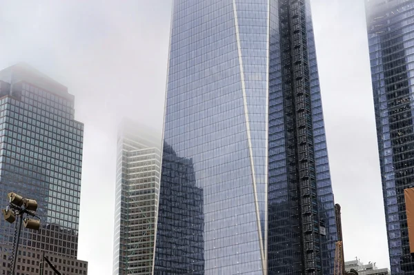 The Freedom Tower rises to over 1000 feet — Stock Photo, Image