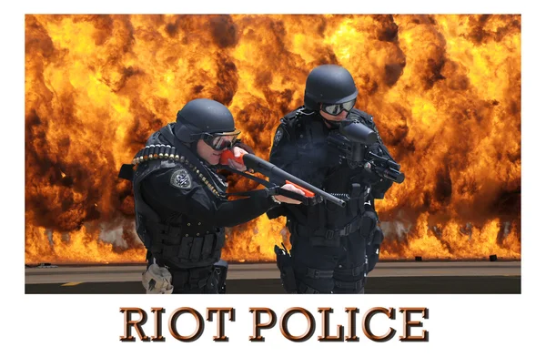 Miembros de SWAT en equipo antidisturbios — Foto de Stock