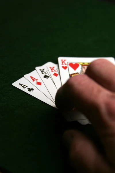 Evealing parte de uma boa mão de poker — Fotografia de Stock