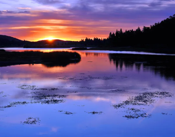 O nascer do sol do Big bear lake — Fotografia de Stock