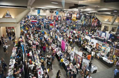 San diego, california - Temmuz 13: 13 Temmuz 2012 tarihinde convention Center'da san Diego, california comicon iken katta katılımcıların binlerce.