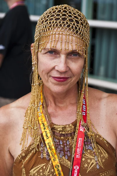 San diego, Californië - 13 juli: deelnemer cecilia medici jurken in kostuum terwijl op de comicon in het convention center op 13 juli 2012 in san diego, Californië. — Stockfoto