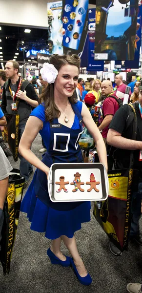 SAN DIEGO, CALIFORNIA - JULHO 13: Participante Brittany Wallach veste-se disfarçada enquanto no Comicon no Centro de Convenções em 13 de julho de 2012 em San Diego, Califórnia . — Fotografia de Stock