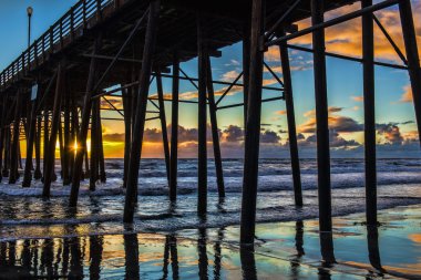 Oceanside pier gün batımında