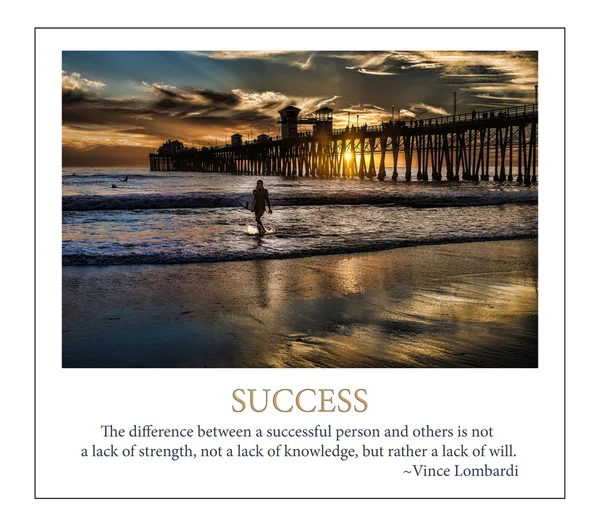 Silhouetted surfer at Oceanside Pier, Oceanside, California. — Stock Photo, Image