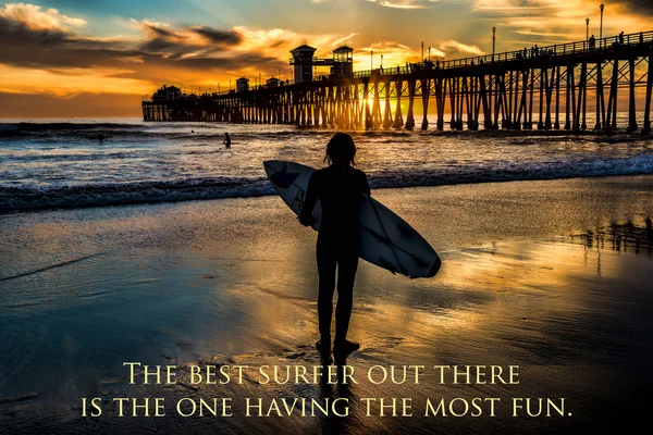 Silhouetted surfer at Oceanside Pier, Oceanside, California. — Stock Photo, Image