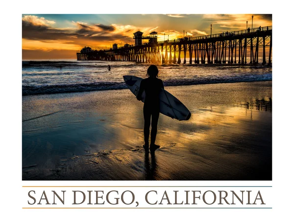 Silueta surfař v Oceanside Pier, Oceanside, Kalifornie. — Stock fotografie