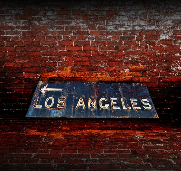 Los angeles Zeichen auf Ziegelmauer — Stockfoto