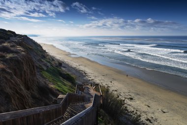 kumlu plaja giden merdivenler.