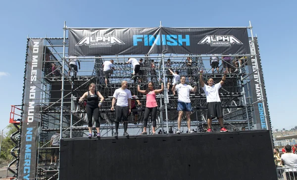 Participantes en el desafío de fitness Alpha Warrior — Foto de Stock