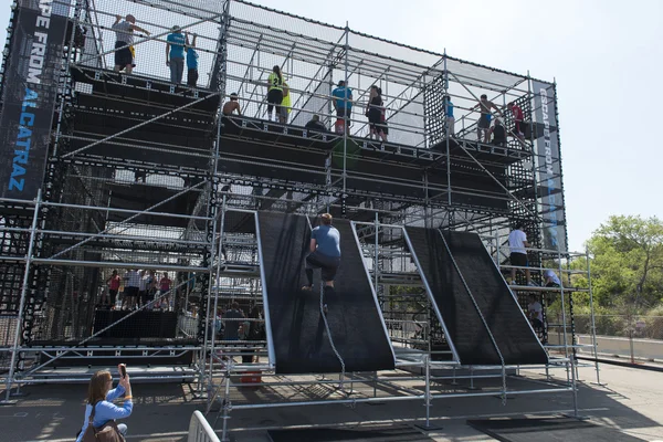 Participants at the fitness challenge Alpha Warrior competition — Stock Photo, Image