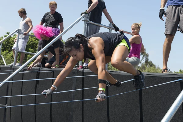 Partecipanti alla sfida di fitness Alpha Warrior — Foto Stock