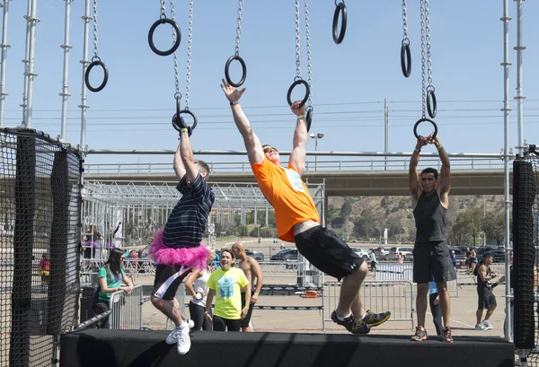 Participantes en el desafío de fitness Alpha Warrior — Foto de Stock