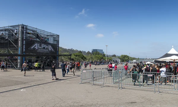 Participants at the fitness challenge Alpha Warrior competition — Stock Photo, Image