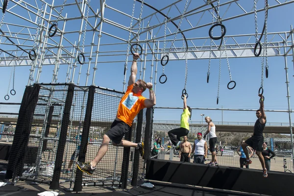 Les participants au défi de fitness Alpha Warrior Images De Stock Libres De Droits