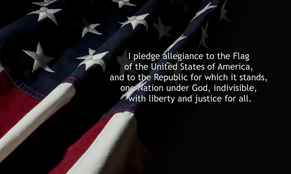 Pledge Of Allegiance over American flag — Stock Photo, Image